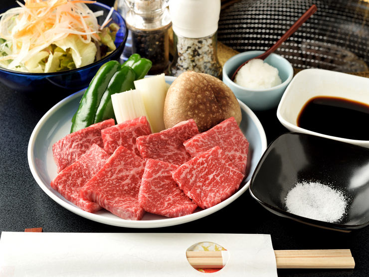 Set prices for grilled Hida beef start from 3,000 yen.
