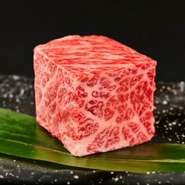 上赤身肉　100g