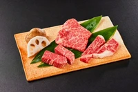 能登牛の希少部位が食べられる『特選三種盛り』