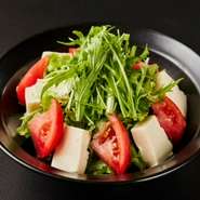 県産大豆で作った豆腐を使用したＪａｄｅオリジナルサラダ