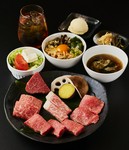 能登牛の希少な部位を5種類盛り合わせた贅沢ランチです。
さらにミニビビンバ、牛筋スープ、デザートまでついており、
全てを堪能したい方にオススメです！
