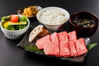 その日の厳選された希少部位を提供します。
内容は日替わりです。
