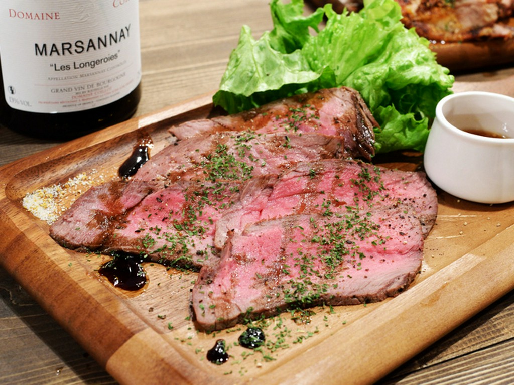 じっくり焼き上げた　ONIKU　ローストビーフ