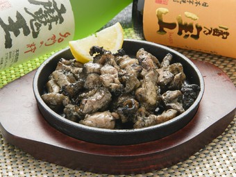 肉の旨味と弾力もを感じられる『特選　宮崎産地鶏の炭火焼き』