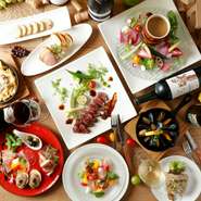 ビュッフェ形式の半立食スタイル、ワイン、日本酒にサワー、カクテルなど豊富なドリンクが飲み放題❕!もちろん生ビールも入ってます☆
料理はシェフこだわりの逸品が勢揃い‼
