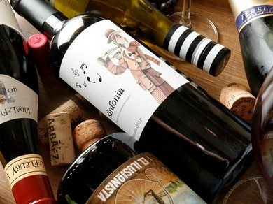 スペイン産をはじめ、世界各国の美味しいワインが勢揃い