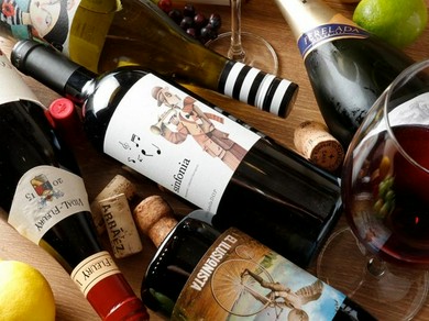 店主自ら蔵に行って厳選した日本各地の日本酒