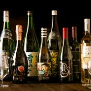 純米酒が好きで、それにこだわって厳選。『利き酒セット』で飲み比べてお楽しみいただけます。季節によっておすすめの隠し酒をご用意していますので、詳細は気軽にお声掛けを。