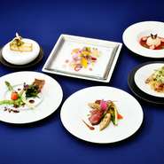 シェフのおすすめを愉しめる人気コース。セミコース、フルコースよりお選びいただけます。

●金～日・祝日の17:00～19:00(L.O.)

・フルコース　おひとり様10,000円
・セミコース　おひとり様8,500円
※各 税・サ込