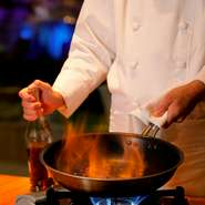 味はもちろんのこと、見た目や香りにも細心の注意を払い、その一皿でお客さまに感動していただきたいと考えています。一度来店していただいたからには、「また来たい」と思ってもらいたいですね。				