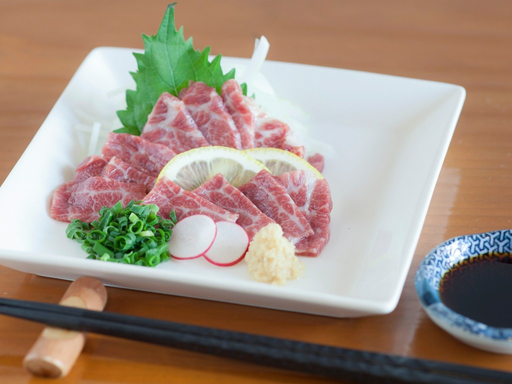 これぞ熊本の郷土料理！『馬刺　霜降り』