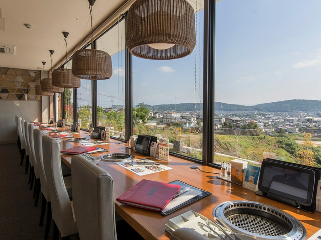 ステキな景色を眺めながら楽しむ食事