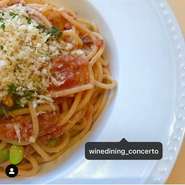 こだわりサラダ＆パスタランチ　
♪こだわだわりサラダ♪自家製パン2種類♪♪本日のパスタ（3種類から選べます）♪オーガニック和紅茶　or コーヒー


プラス￥390（税抜）でデザート盛り合わせが付きます。 

