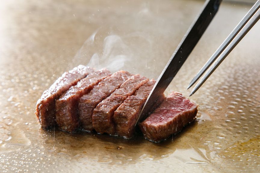 A4〜A5ランクの肉を使用『特選黒毛和牛ロースステーキ（100g）』