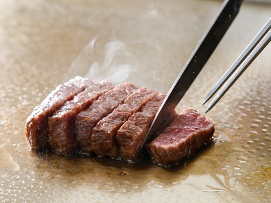 A4～A5ランクの肉を使用『特選黒毛和牛ロースステーキ（100g）』
