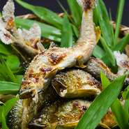 ・天然鮎懐石…8,800円(税抜8,250円)
・鮎懐石　　…6,050円(税抜5,500円)

※6月～9月末までの期間限定です。
※2日前までの要予約