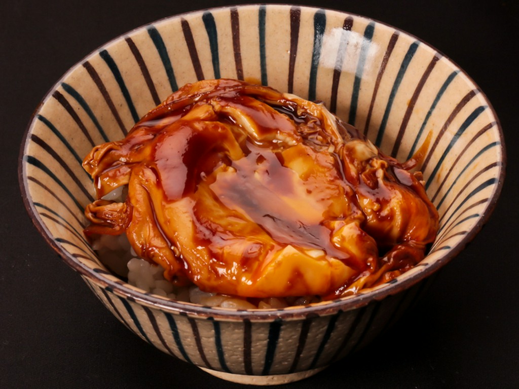 舌も蕩けるおいしさを堪能『締めの卵のせご飯』