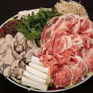 食材はなるべく国産のものを使用するようにしています。また毎朝市場へ出向き、目利きしたものを仕入れるなど、食材選びにも余念がありません。