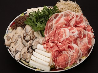 毎朝市場へ出向き、目利きした食材を仕入れています