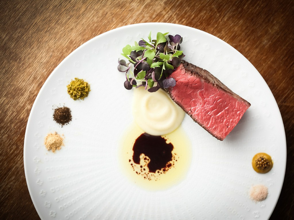 じっくりローストした『黒毛和牛ラムシンのタリアータ』