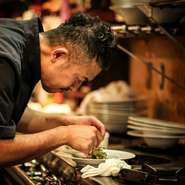 当店では全国から様々な食材を取り寄せています。そのこだわりを感じていただきたく、料理をお出しするときには食材の産地やその特徴を丁寧にご案内。使っている食材がわかれば安心ですし、旨さも増幅します。				