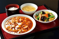 麻婆豆腐／五目あんかけ焼そば／ご飯／スープ