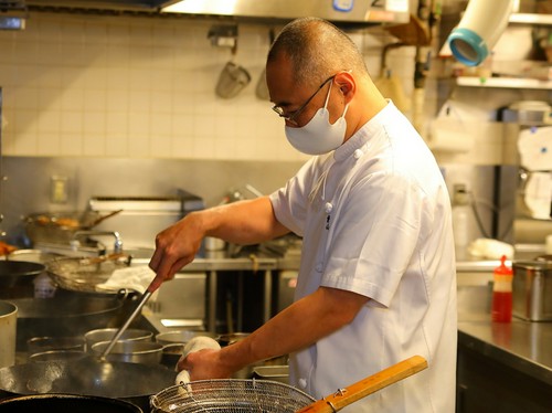 【青冥】のおいしさに感動して、料理の道へ