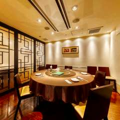 円卓が置かれた半個室で、ゆったりと