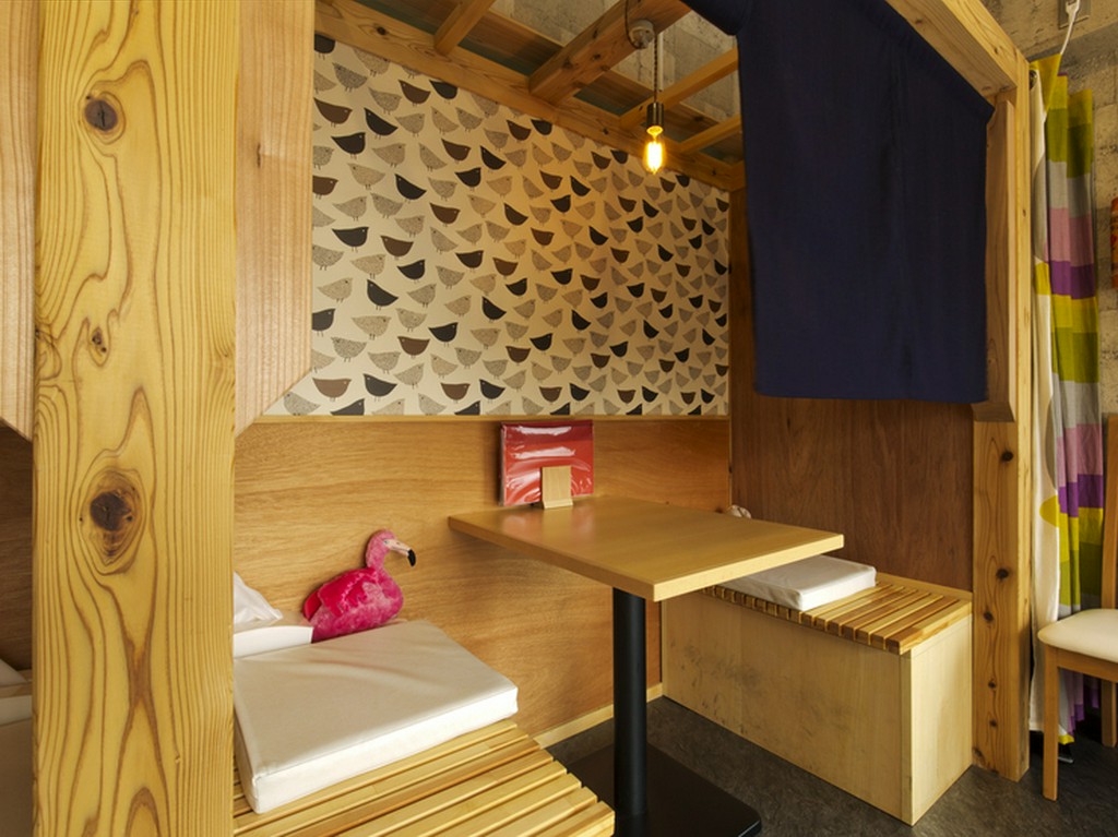 自然とふたりの距離が近くなる幸せなひとときに、こぼれる笑顔