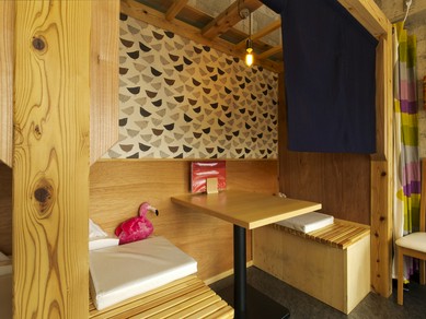 自然とふたりの距離が近くなる幸せなひとときに、こぼれる笑顔