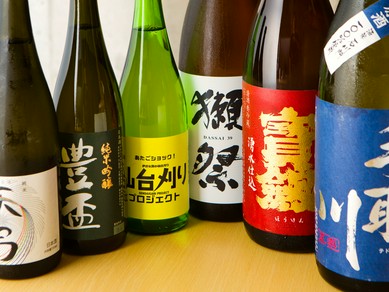様々な人の意見を取り入れつつ、料理と相性の良い日本酒を揃えて