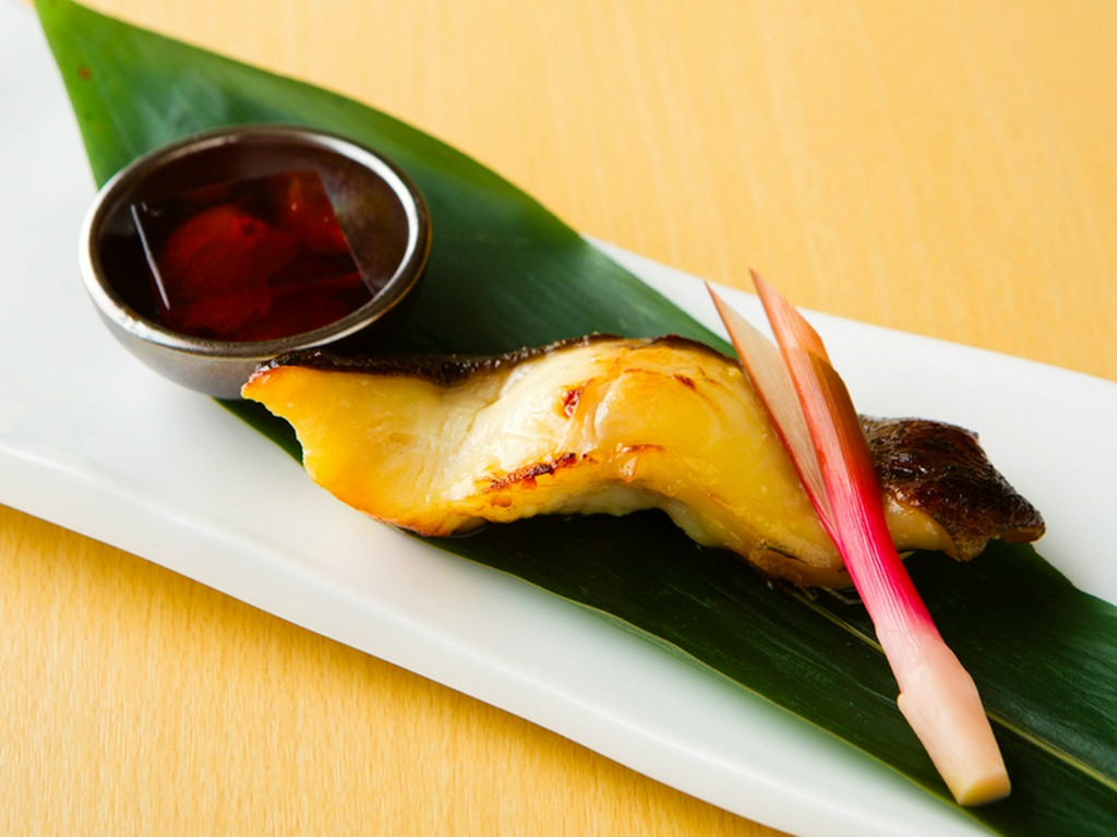 味噌の香ばしさと、ほのかに広がる甘さに舌が喜ぶ『銀だら西京焼き』