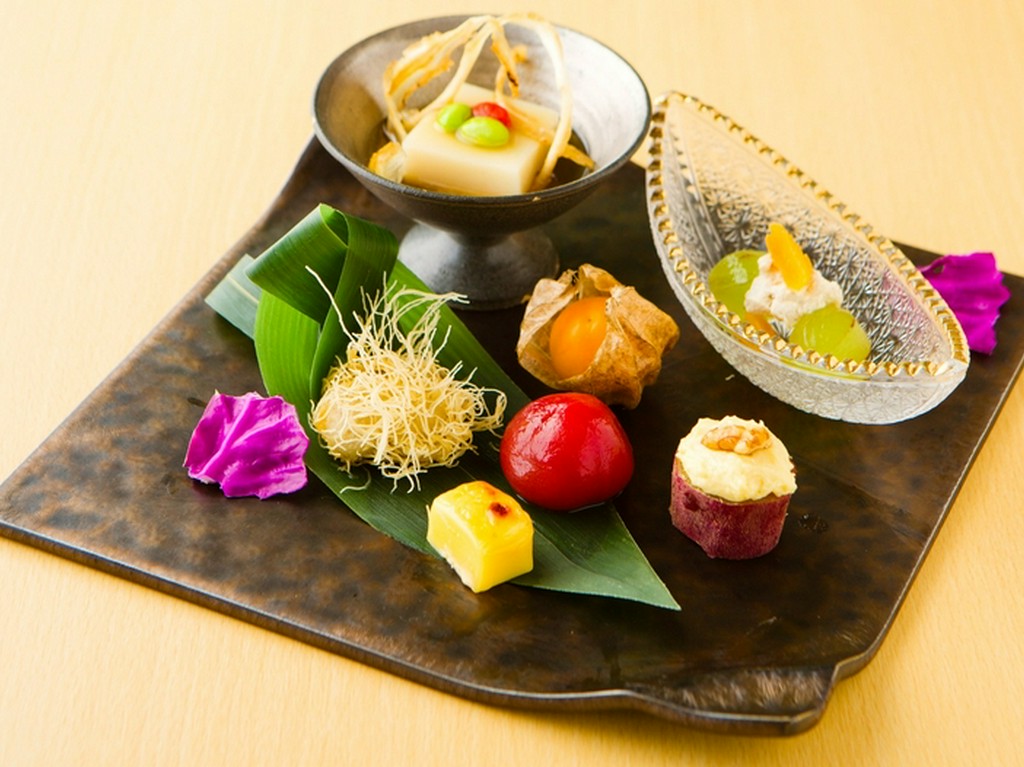 コースの前菜にもなる、店主のこだわりが詰まった一皿『お通し』