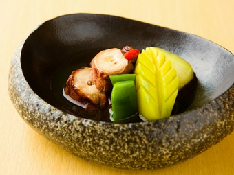 噛むたびに、じゅわりと旨い出汁が溢れ出てくる『タコのやわらか煮』