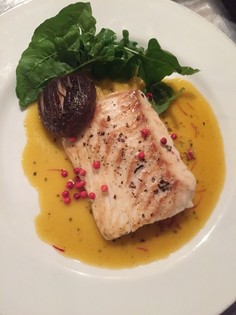 新鮮な魚を使った『真鯛ポワレサフランのソース』