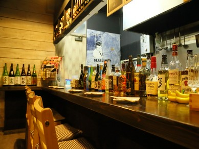 フラリと来店し、食事とお酒をひとり嗜む