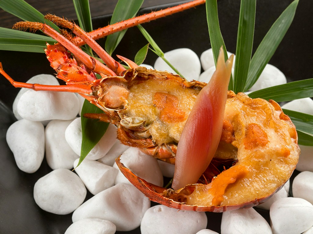 全国の豊富な食材を贅沢に取り入れたコース料理