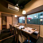 青山で女子会の場所を探すなら、全席個室の【猩々】のお部屋を確保してみては。同級会や誕生日会など、楽しい機会を特別な思い出にしてくれます。