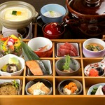 ・十二品目御総菜・小鍋・釜炊き銀シャリ・味噌汁・甘味