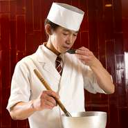 当店を選んで足を運んでくださったお客様が「来てよかった」と満足していただけるよう、心を込めて料理しています。お客様お一人お一人のご要望に沿えるサービスを尽くしています。