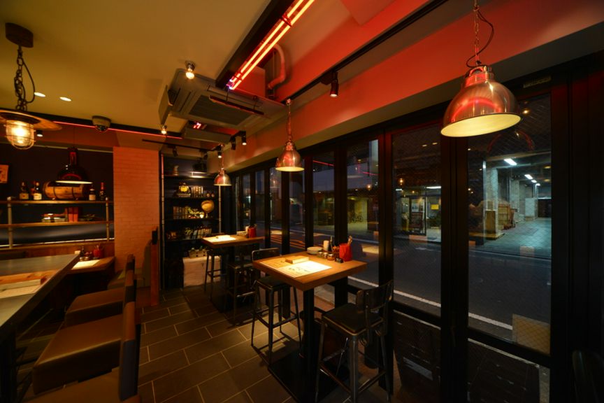 スタイリッシュな店内は、会食や接待などのシーンにもぴったり