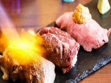 上州牛炙り肉寿司　各１貫