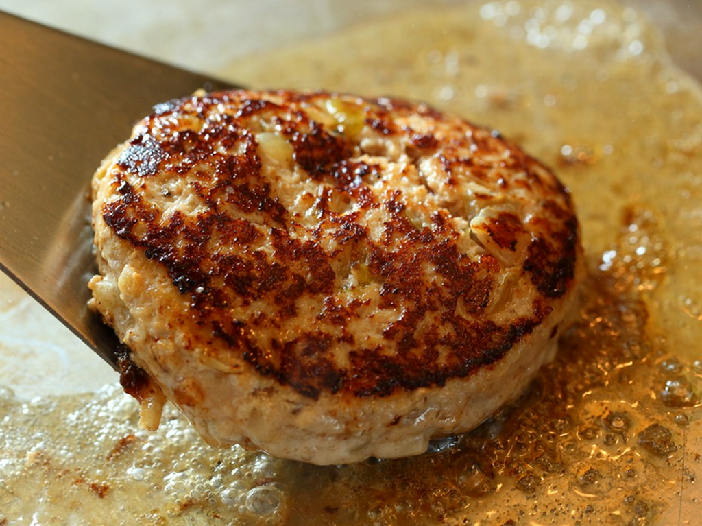 ライブ感と香ばしい香りが食欲を刺激する