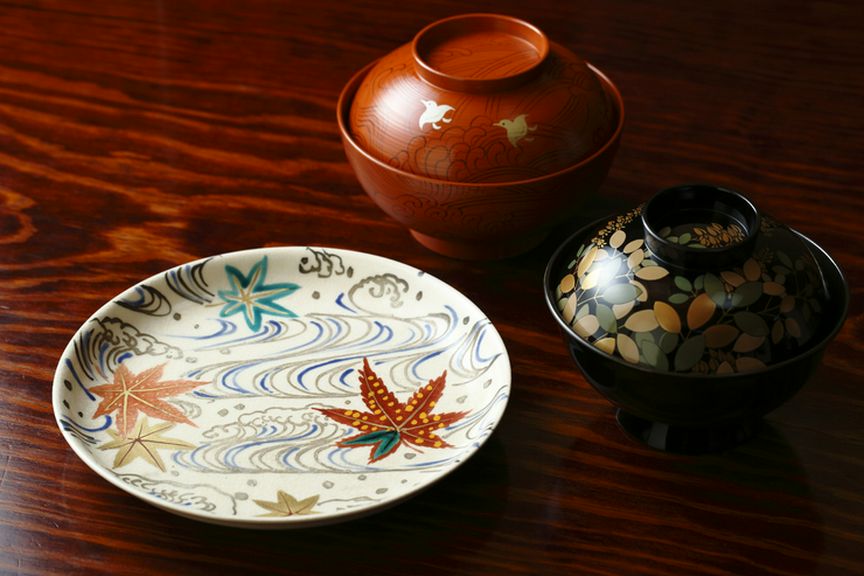 季節を写した器で、おもてなしの心を演出