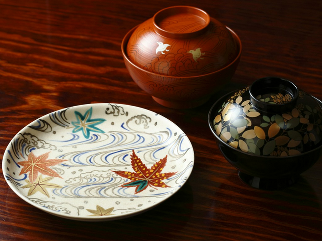 季節を写した器で、おもてなしの心を演出
