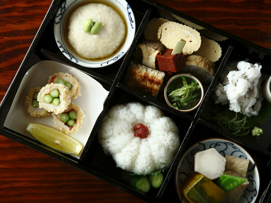 お花見や歌舞伎などの観劇に予約したい『お弁当』