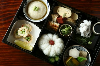 お花見や歌舞伎などの観劇に予約したい『お弁当』