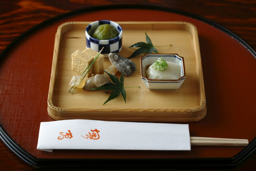 一人に鱧一匹丸ごと使うからこその珍味も味わえる『八寸』