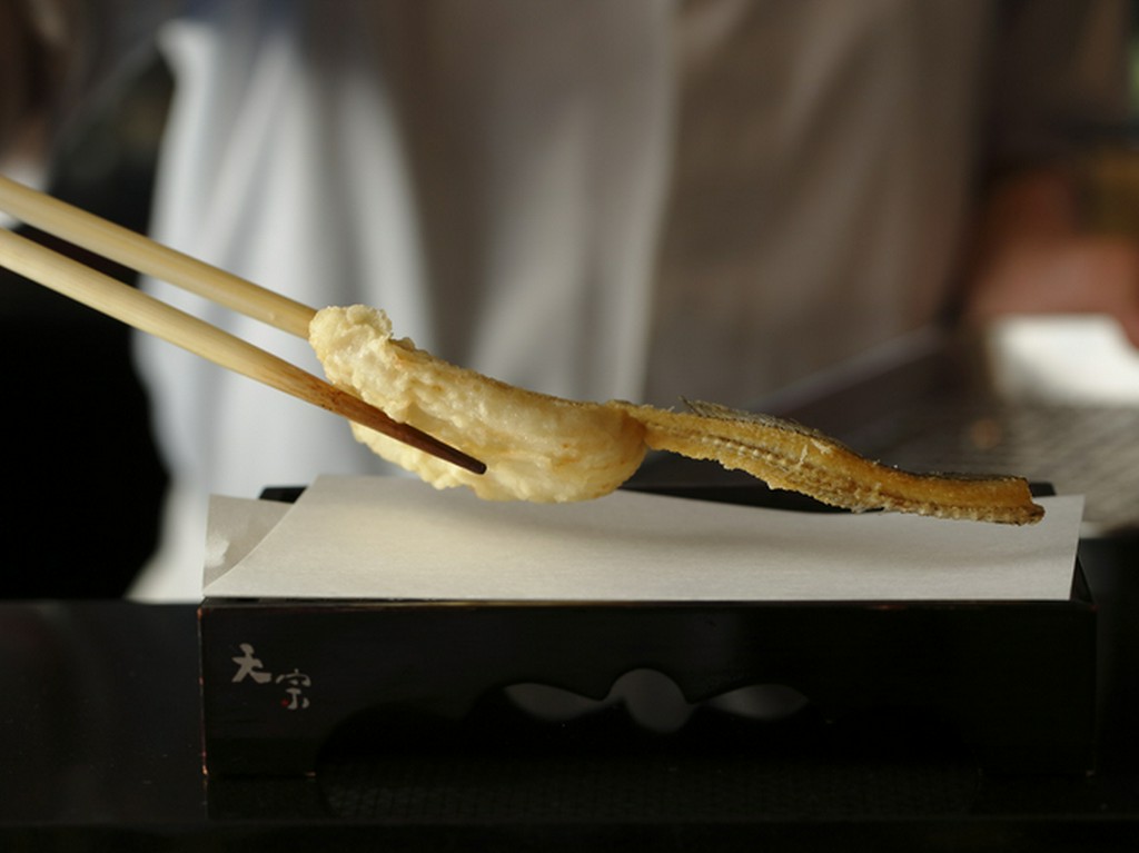 秘伝の技術で異なる食感が味わえる瀬戸内産『きす』の天ぷら