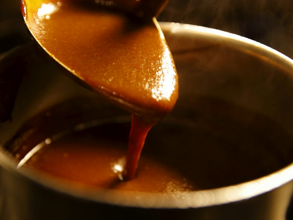 10日間も煮込み続けて完成する自家製『デミグラスソース』